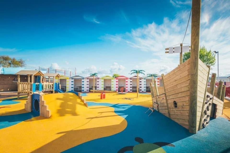 Comfy Caravan On Marine Park Hotel Rhyl Ngoại thất bức ảnh